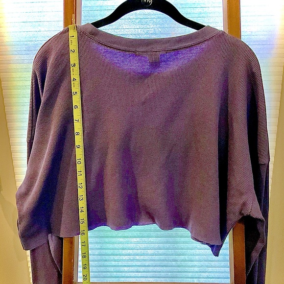 Forever 21 crop sweater. Size L - Picture 3 of 4
